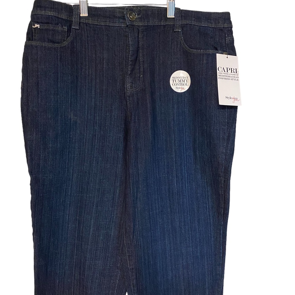 NWT Style & Co. Tummy Control Capri Jeans Size 14